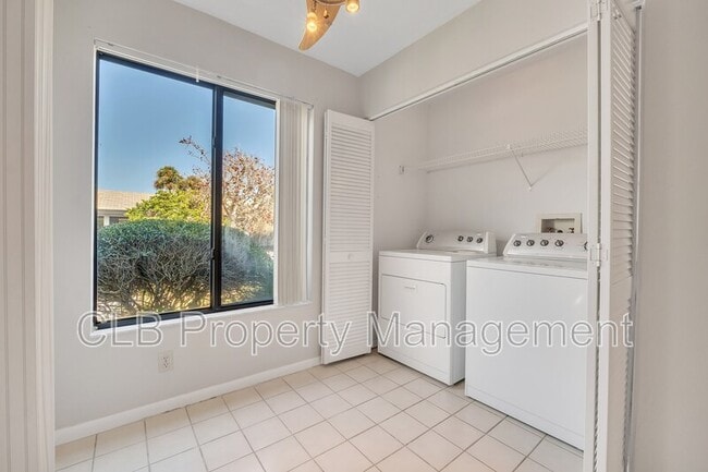 Building Photo - 251 Orange Grove Dr