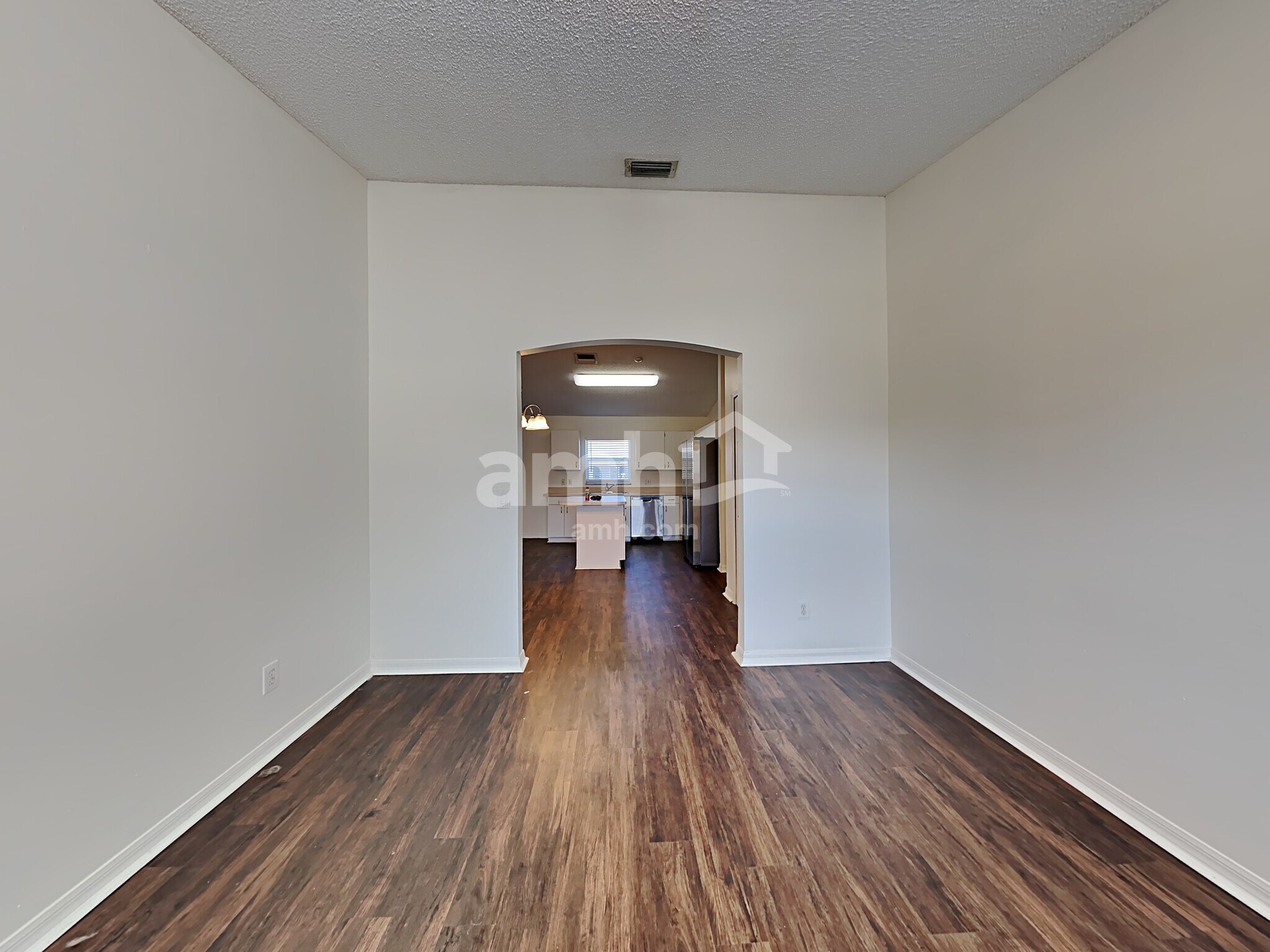 Building Photo - 581 NW Goldcoast Ave