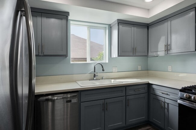 Building Photo - This beautiful and updated 4 Bed / 3 Bath apartment in a prime Boyle Heights location is now avai...