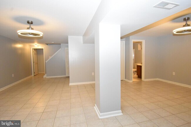 Building Photo - 8673 Cooperhawk Ct