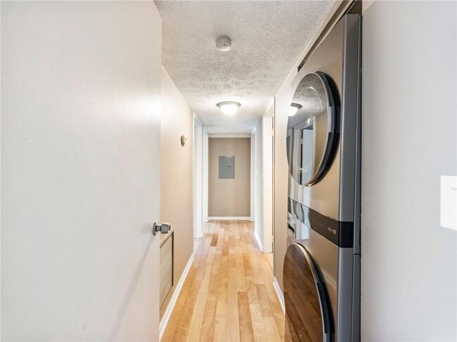 Building Photo - 115 Biscayne Dr NW