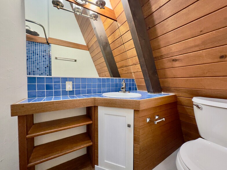 Building Photo - 6583 Valley View Rd