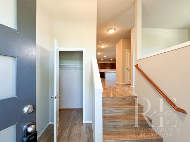 Building Photo - Modern End-Unit Townhome with Private Fenced Yard, Gourmet Kitchen & Spacious Layout