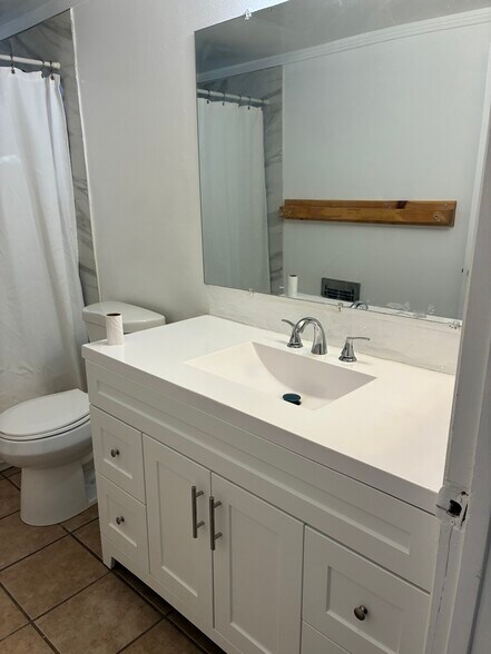 Building Photo - 4424 Edenhurst Ave