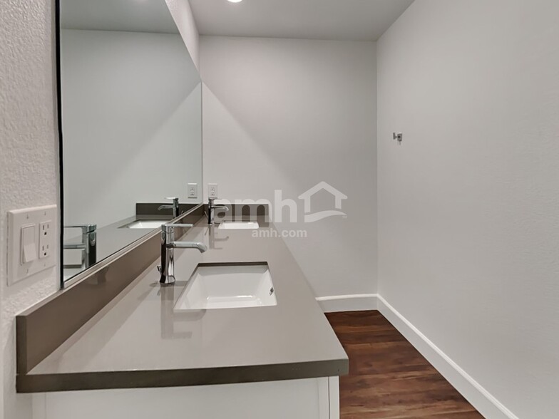 Building Photo - 295 Austin Bellerose Place