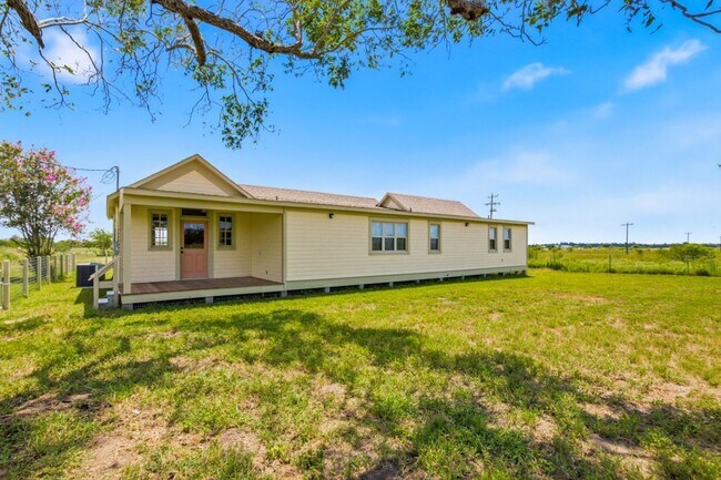 Building Photo - 14851 US Hwy 87