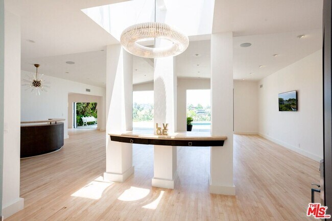 Building Photo - 1622 Tower Grove Dr