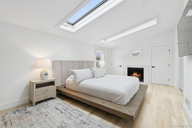 Building Photo - 10 Sagamore Rd