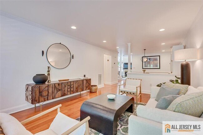 Building Photo - 403 Somerset Ct