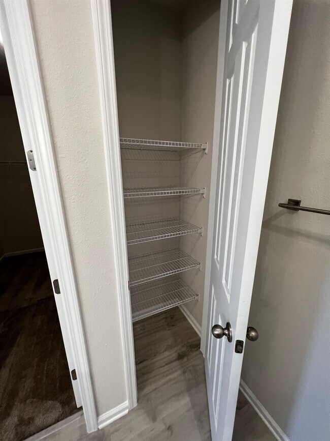 Building Photo - 711 Honeycomb Trl