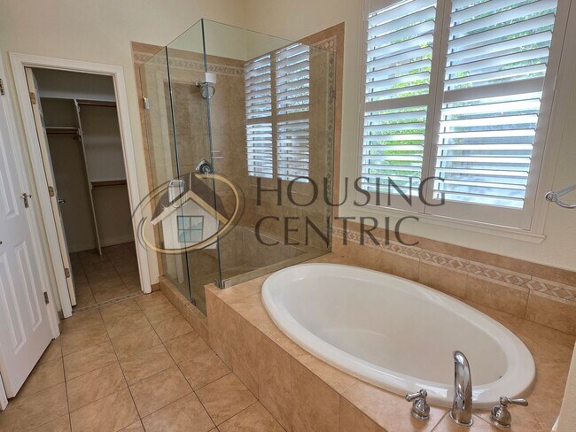 Building Photo - Beautiful Single Story Rental in Gated Serrano Community!