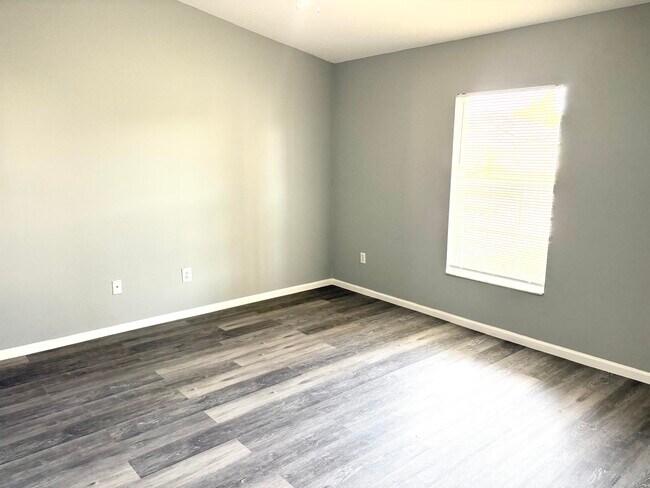 Building Photo - 2872 SW Fluvia St