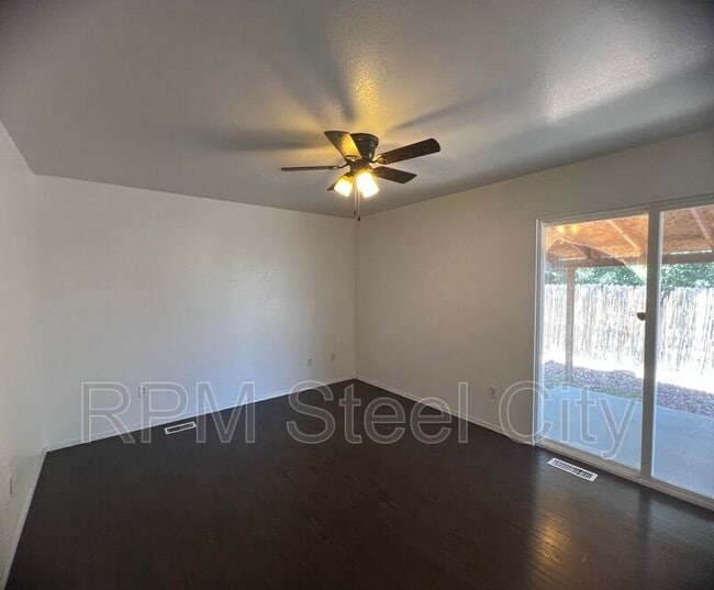 Building Photo - 4908 Prospect Dr