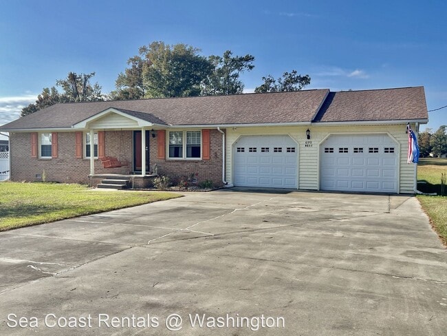 Primary Photo - 3 br, 2 bath House - 690 W Mill Pond Rd.