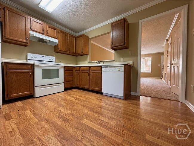 Building Photo - 170 Northview Dr