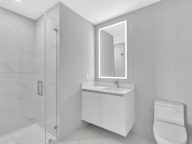 Building Photo - 700 NE 24th St