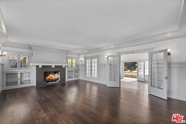Building Photo - 344 S Kingsley Dr