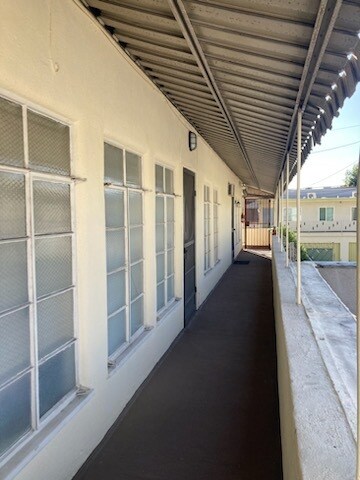 gated community - 4111 W Olive Ave