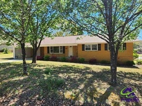 Building Photo - 307 Fleming Dr