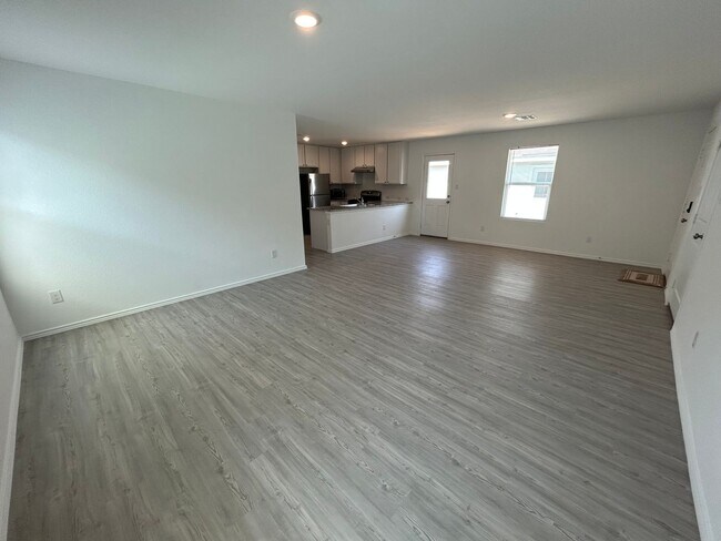 Building Photo - **APPLICATION RECEIVED** BEAUTIFUL 3 Bedroom / 2 Bath Home w/ Community Park & Pool!