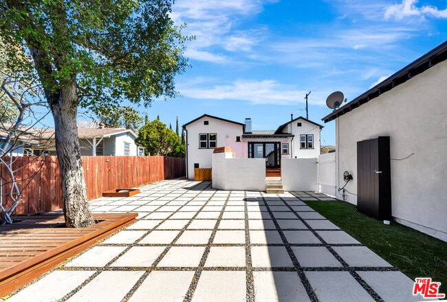 Building Photo - 10509 Wilsey Ave