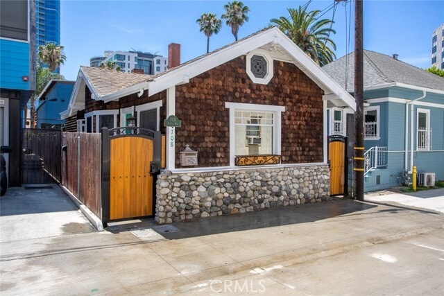 Building Photo - 708 E Alta Way