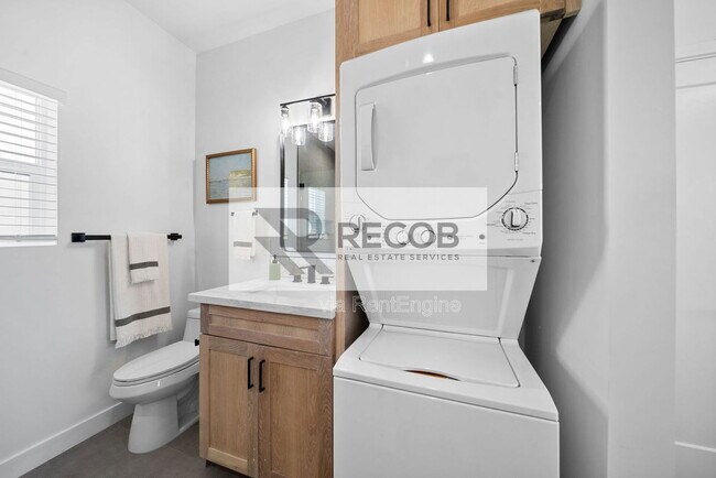 Building Photo - 4286 Samoset Ave