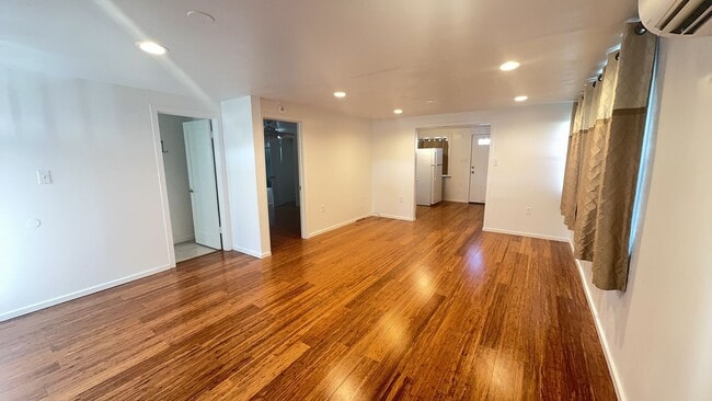 Building Photo - Single Family 2 Bedroom 1 Bath Home on Large Fenced Lot