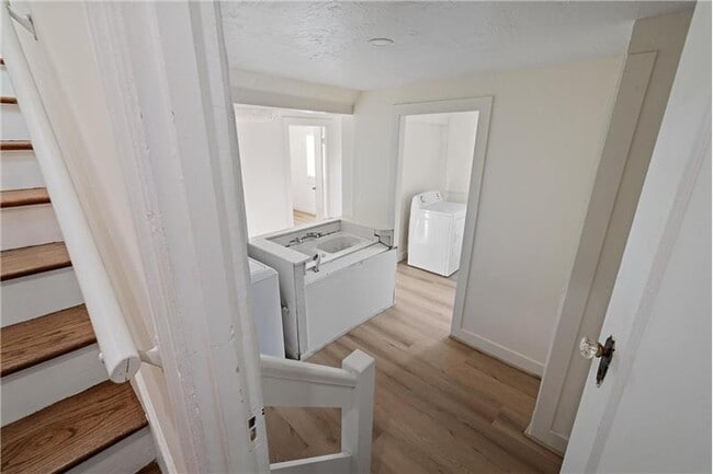 Building Photo - 279 Ramsell St
