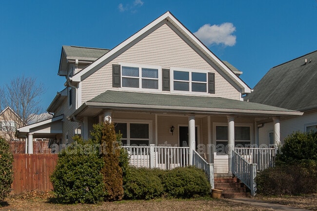 Building Photo - 335 Woodlark St