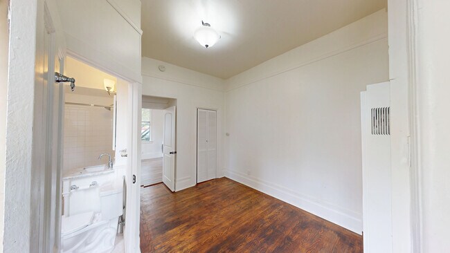 Building Photo - 1724 Waller St