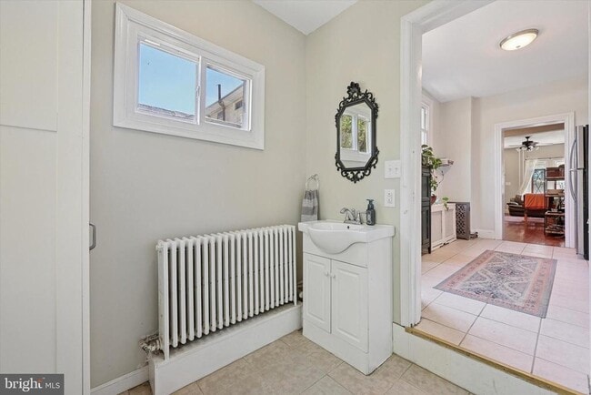 Building Photo - 466 1/2 Conarroe St