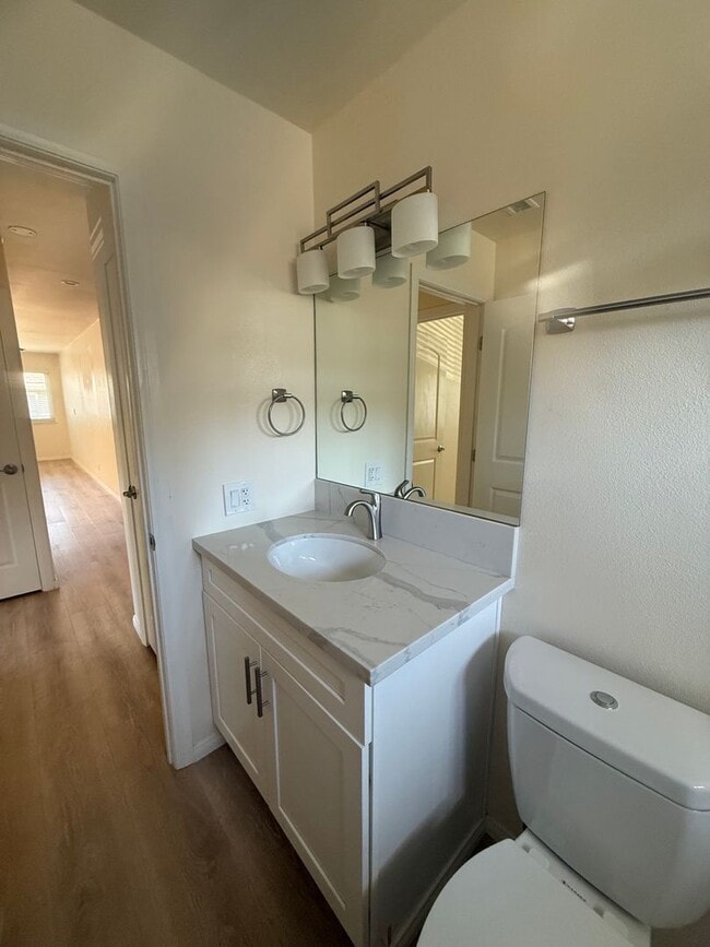 Building Photo - Newbury Park Condo - Two Bedroom one bath located in Newbury Park