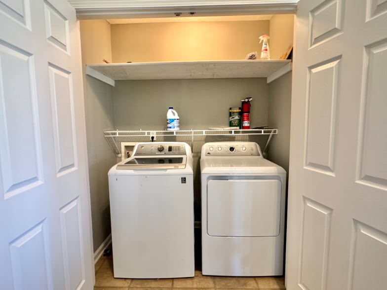 Building Photo - 54 Lawrence Rd