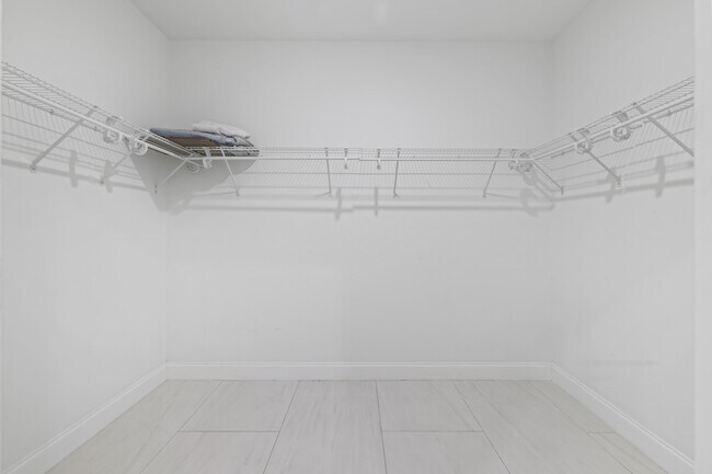 Building Photo - 674 Windermere Dr