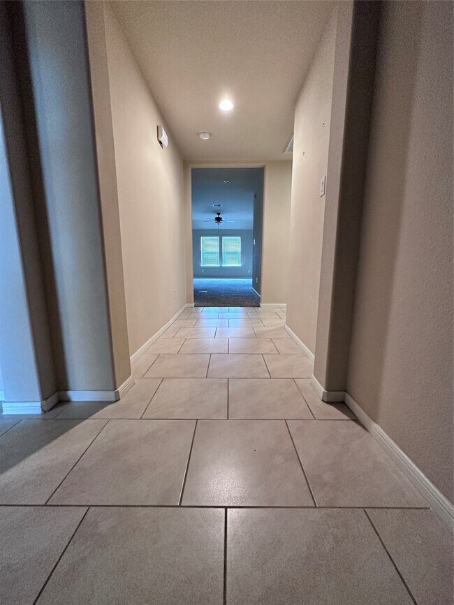 Building Photo - 3042 Village Creek Dr