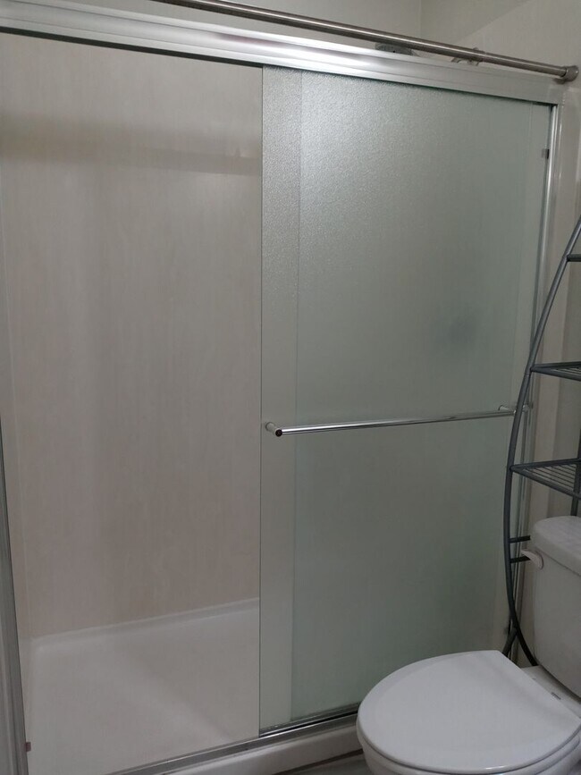 Building Photo - FOUR BEDROOMS!