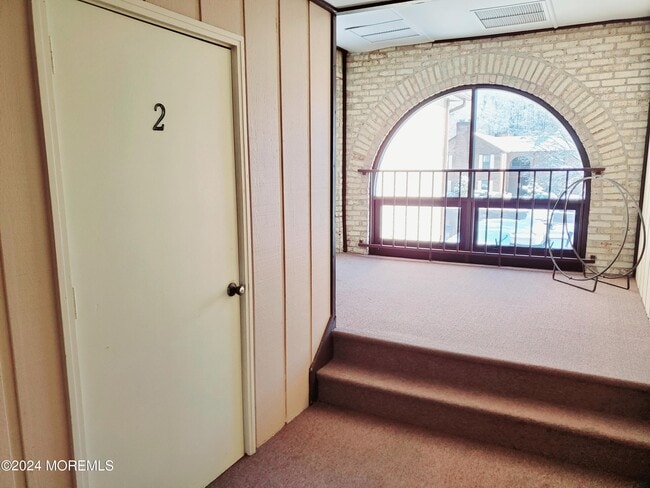 Building Photo - 912 Wellington Pl