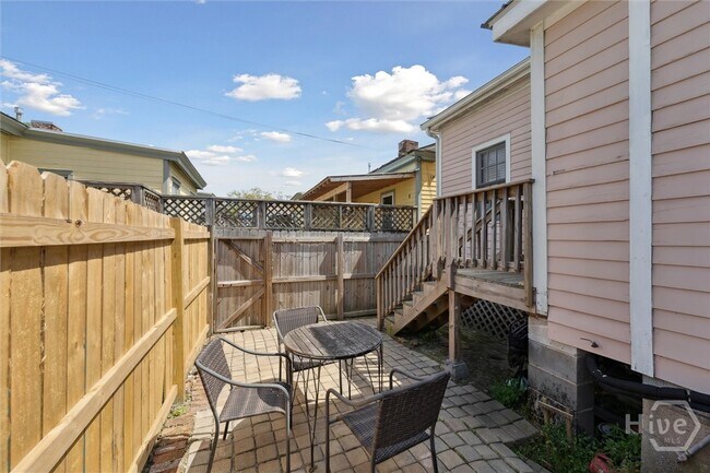 Building Photo - 526 E Charlton St