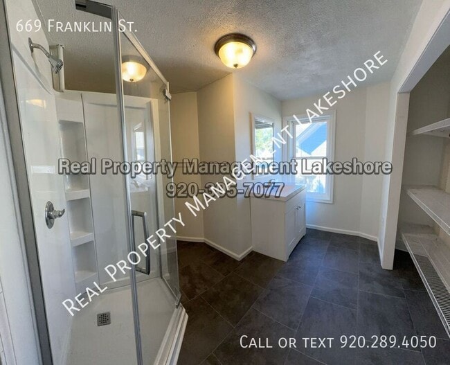 Building Photo - 669 Franklin St