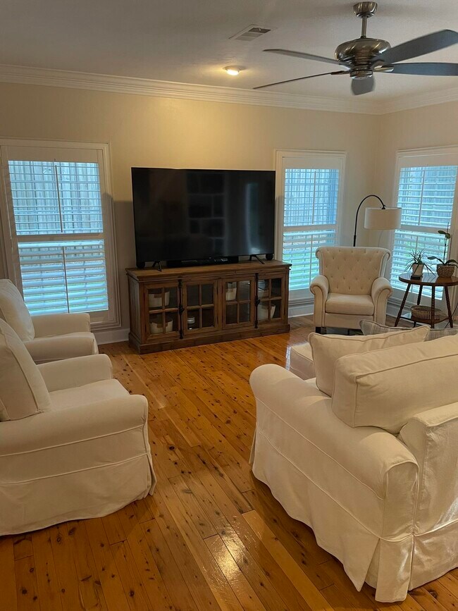 Building Photo - 8970 Eagles Ridge Dr