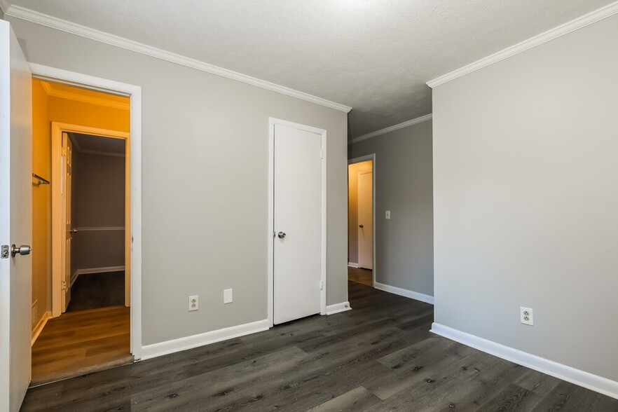 Building Photo - 9105 Homewood Dr