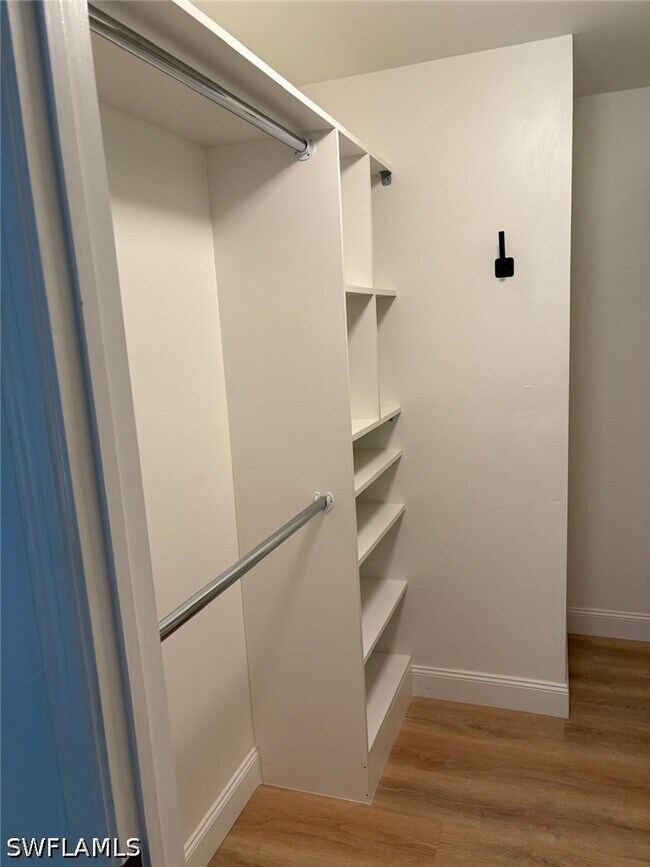 Building Photo - 434 NE 5th Ave