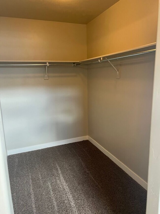 Building Photo - 505 Fox Chase Dr