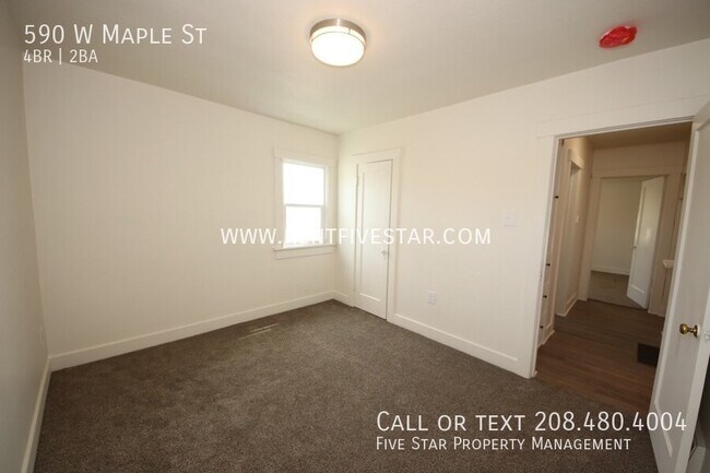 Building Photo - 590 W Maple St