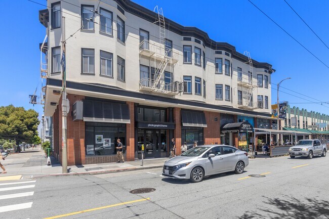 Building Photo - 2128 Bay St