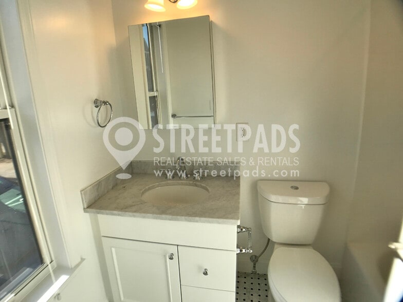 Building Photo - 15 Langdon St