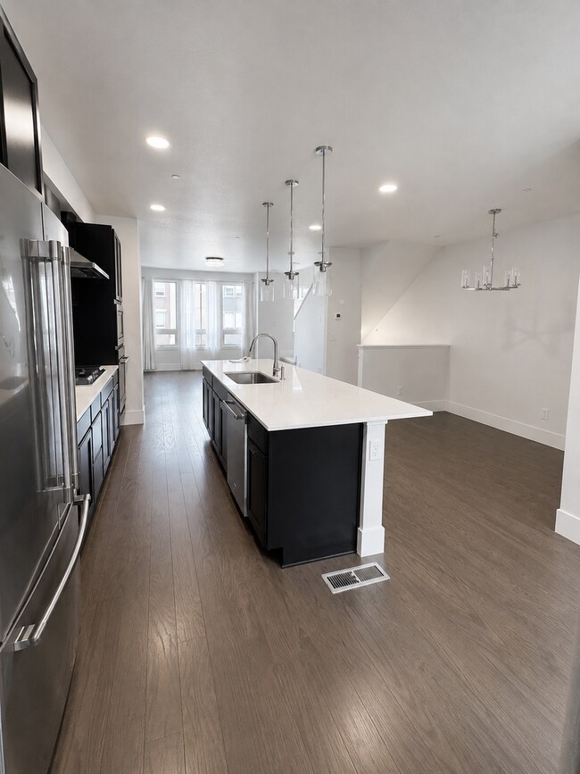 Building Photo - 514 Promenade Dr