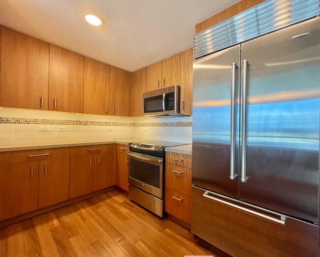 Building Photo - 555 South St