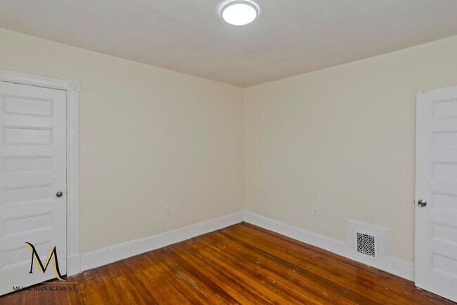 Building Photo - 54-56 Clantoy Street